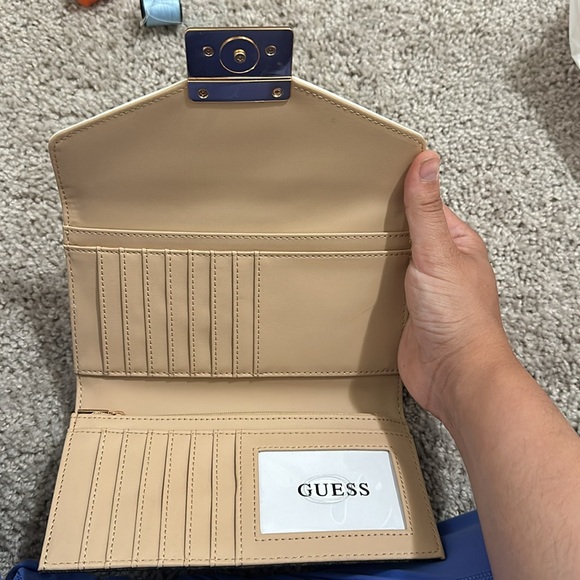Guess Wallet - Picture 3 of 5